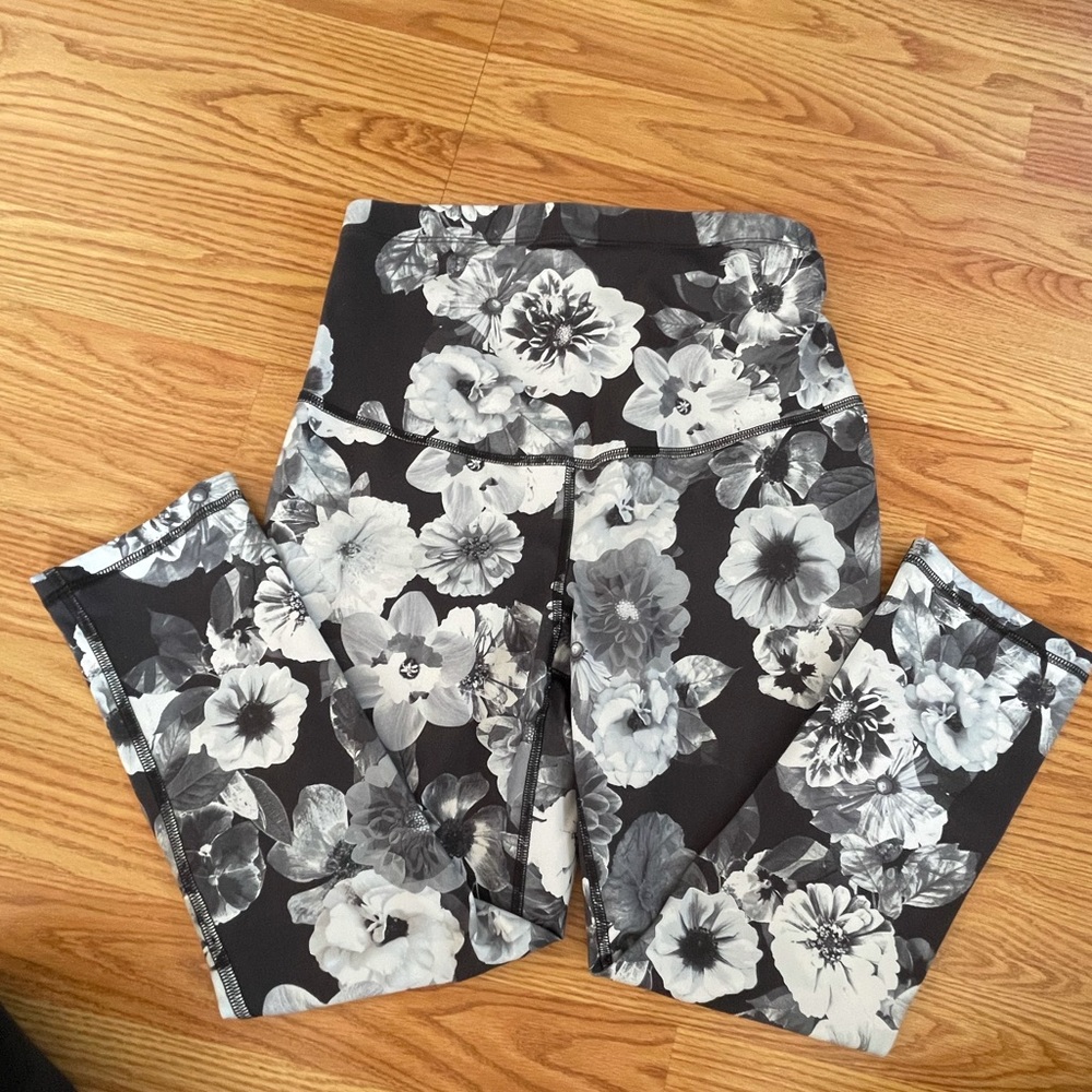 Old navy maternity crop leggings